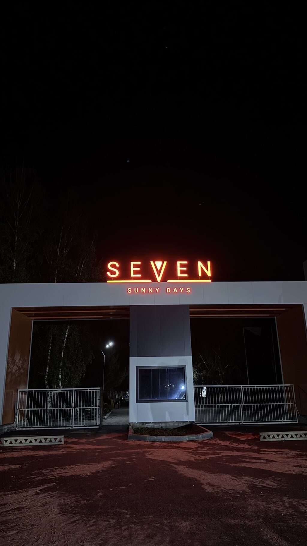 Студия в комплексе SEVEN Sunny Days - Планировка: светлая студия с
