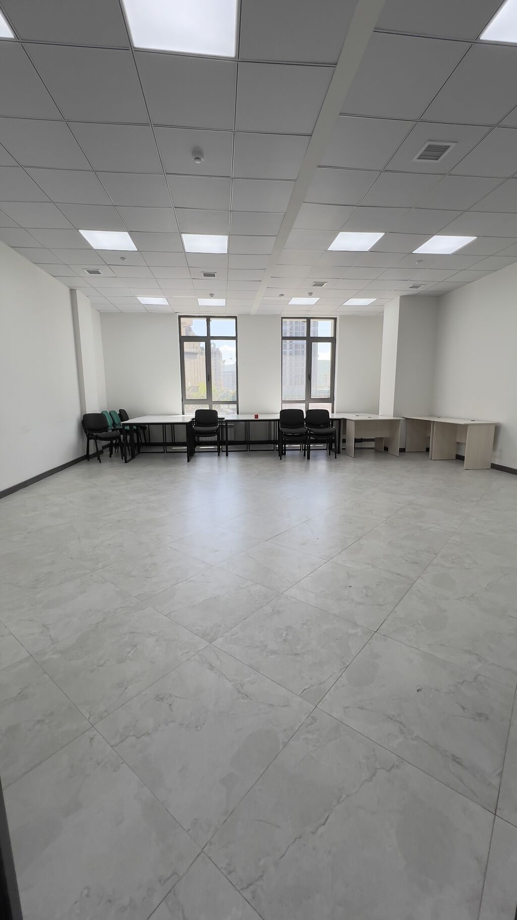 Аренда офисов, 190 м², В жилом комплексе, 1 линия, С отдельной кухней, С отдельным сан узлом