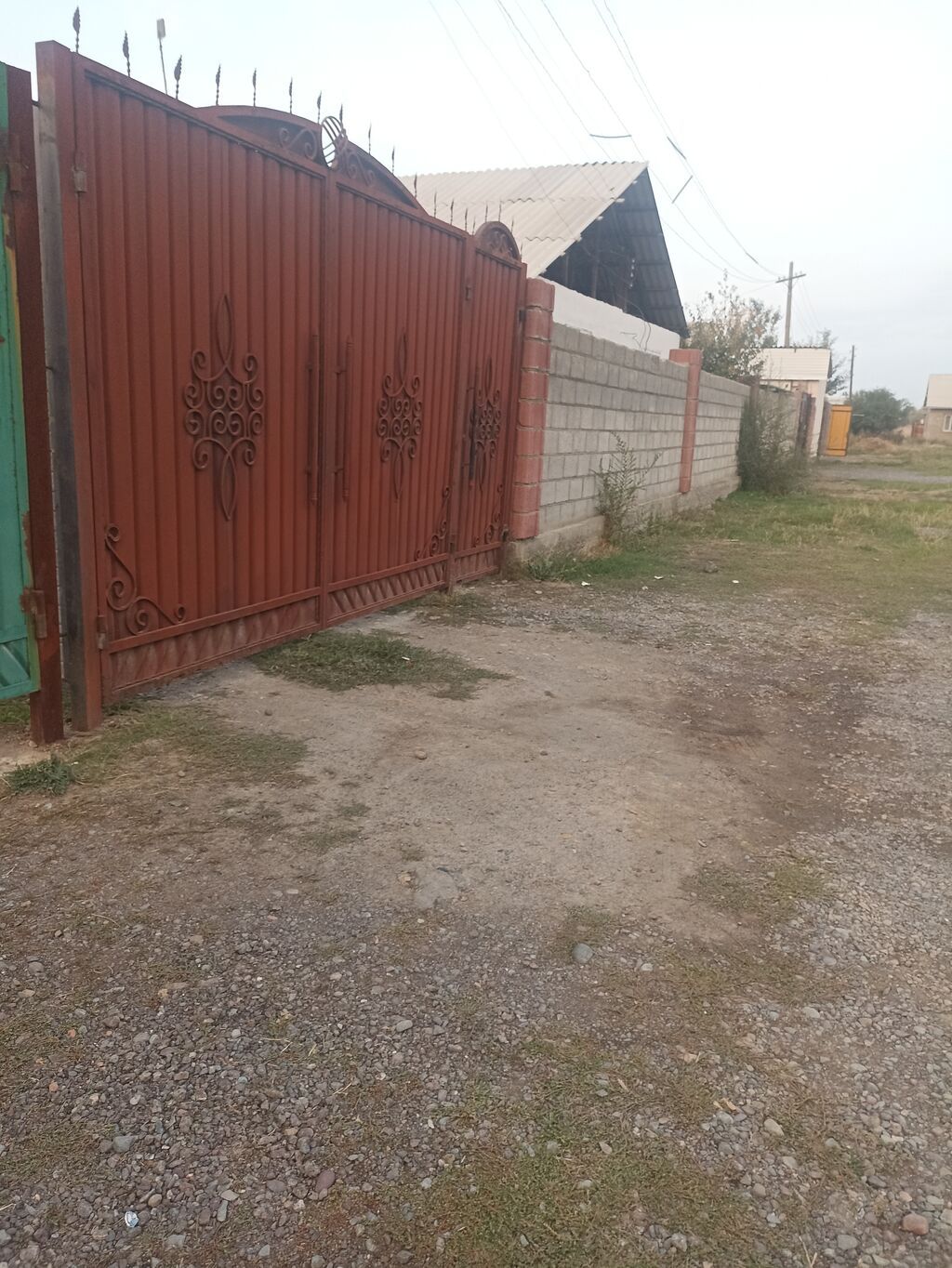 Продаётся Дом 3 ком душ санузел в доме есть большой фундамент,есть