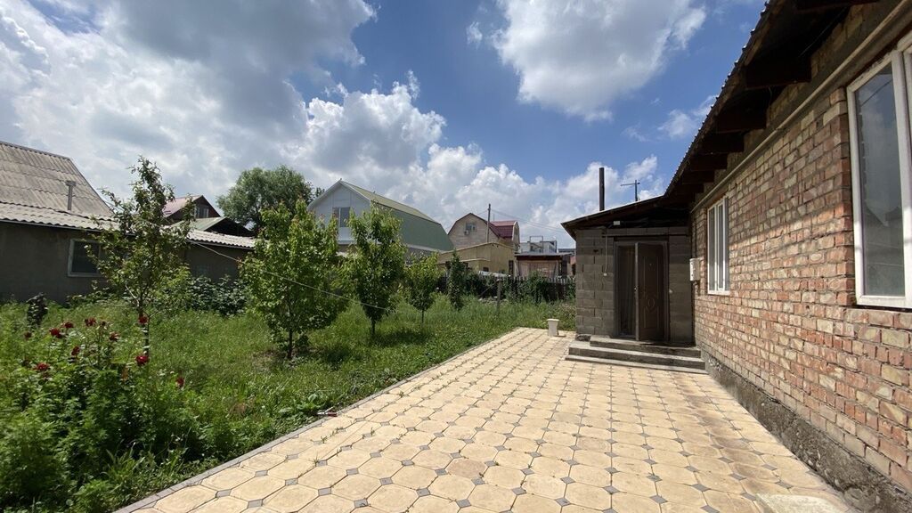 Продаётся одноэтажный кирпичный дом с приусадебным участком. -