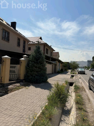Продажа, дом, 5-комн.: Чуйская область / Бишкек, город Бишкек, 12 м-н — за 27 324 960 сом