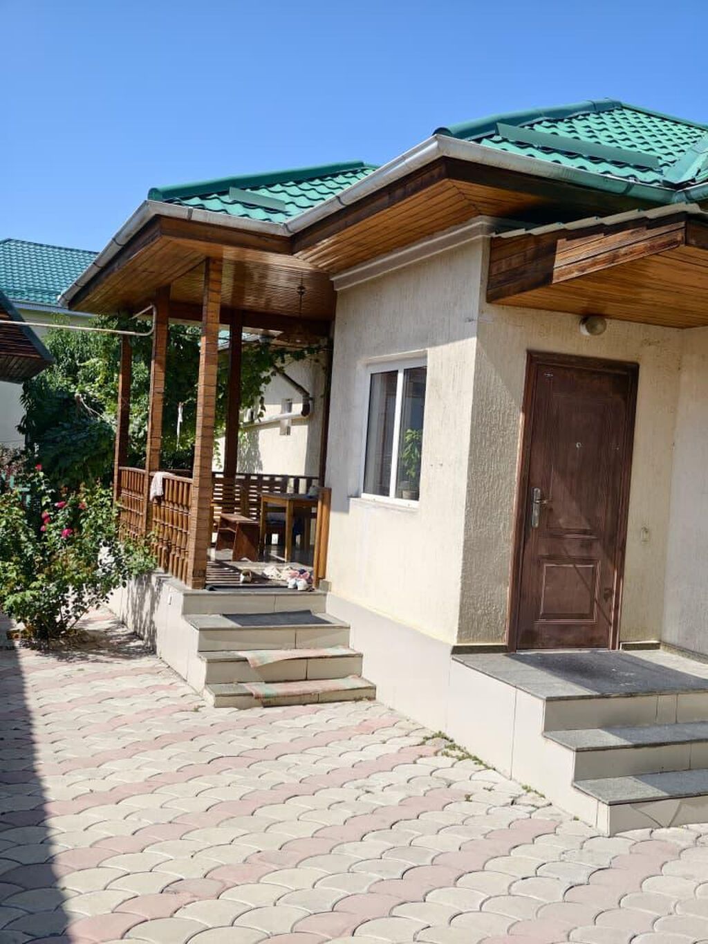 Продается частный дом. Адрес: с. Чон-Арык, рядом с Новым Белым Домом